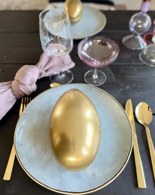 Konfektbutiken Påskägg med godis i plåt guld - mellan